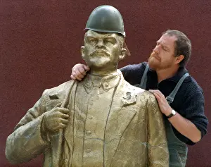 Withdrawing: Lenin in Weimar (archive photograph and text 1993)