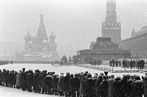 Queue: To Lenin's Mausoleum, 1987