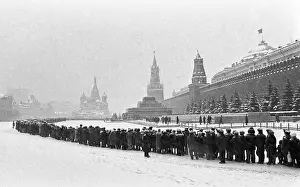 Queue: To Lenin's Mausoleum, 1987