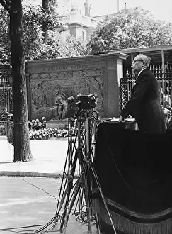 Briand: Leon Blum gives a speech, 1937