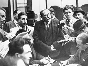 Blum: Leon Blum with representatives of the press, 1936
