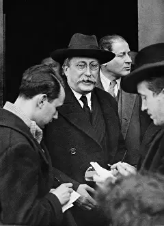 Blum: Leon Blum speaking to journalists, 1938