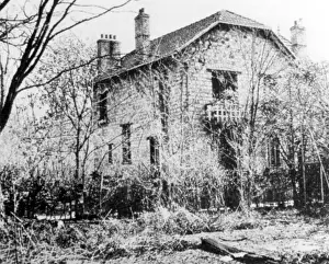 Bronstein: Leon Trotsky's villa in France, 1933