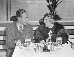 Sardis: Leslie Howard with Vicki Baum, 1932