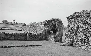Nunn: Lesnes Abbey - Refectory Hatch