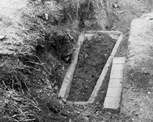 Nunn: Lesnes Abbey - Stone coffin