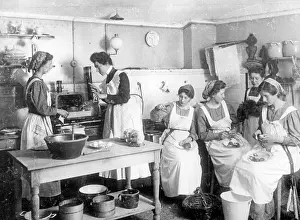 Hearth: Lesson in a Berlin cooking school, 1909
