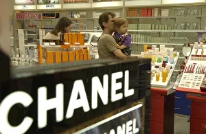 Chanel: L'Etoile specialised cosmetics and perfume chain