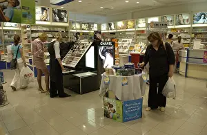 Customers: L'Etoile specialised cosmetics and perfume chain