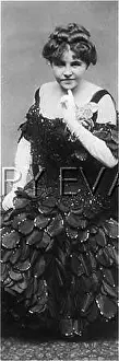 Lesley Bradshaw: LETTY LIND