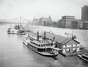 Levee: Levee - Riverboats - River - Pittsburgh