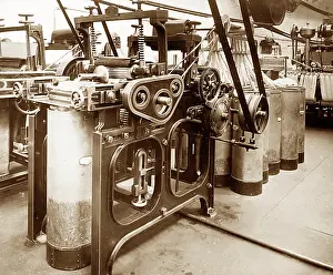 Levelling: Levelling machine in a woollen mill in Bradford