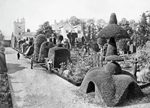 Trims: Levens Hall - Gardeners at work