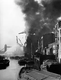 Wapping: LFB Fireboat attending a fire at Colonial Wharf