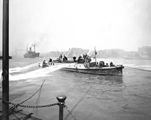 Beta: LFB fireboat Beta II at Cherry Garden Pier