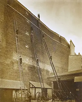 Instructional: LFB-LCC fire brigade ladder drill