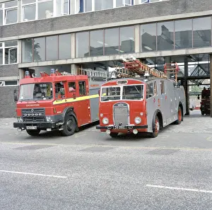 Lfdca: LFDCA-LFB Vintage fire engine at Clapham fire station