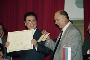 Diploma: Li Peng visits Russia