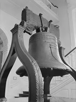 Lcgr1905: Liberty Bell on display in the State House