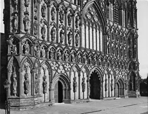 Stonemasonry: LICHFIELD CATHEDRAL