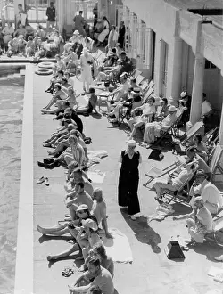 Austell: LIDO SUNBATHERS