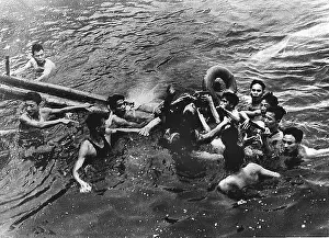 Truc: Lieutenant Commander John S. McCain, (center) ?