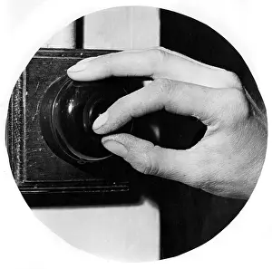 Economising: LIGHT SWITCH 1940S