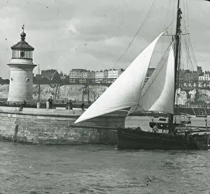 Emits: Lighthouse, Ramsgate