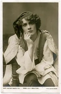 Asche: Lily Brayton