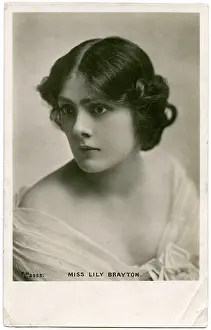 Asche: Lily Brayton