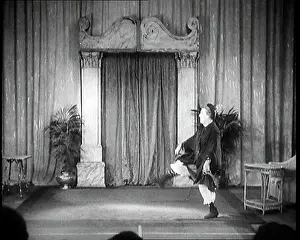 Revealing: Lily Morris Performing Don't Ave Any More