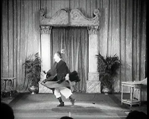 Revealing: Lily Morris Performing Don't Ave Any More
