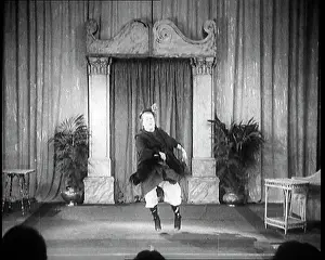 Revealing: Lily Morris Performing Don't Ave Any More
