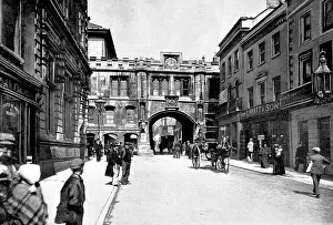 Stonebow: Lincoln Stonebow