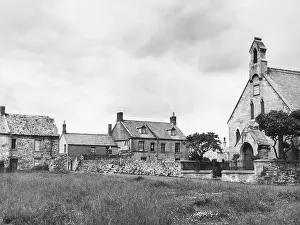 Lindisfarne: LINDISFARNE VILLAGE