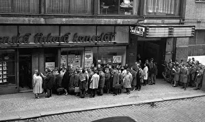 Oldrich: Line of people - queue - waiting - Czechoslovak