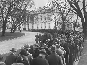 Coolidge: Line in front of the White House in Washington at New Years