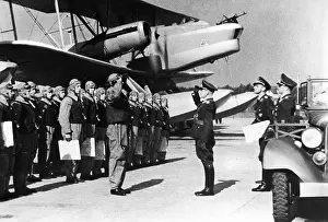 Filmstill: Lined-up crew, 1939