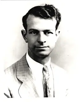 Unites: Linus Pauling, American Biochemist