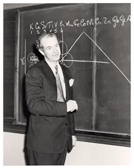 Unites: Linus Pauling, American Biochemist