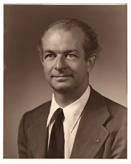 Unites: Linus Pauling, American Biochemist