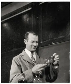 Unites: Linus Pauling, American Polymath
