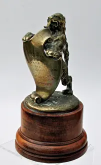 Wisbech: A lion holding a shield - WWI