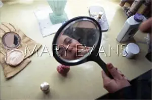 Talcum: LIPSTICK IN MIRROR
