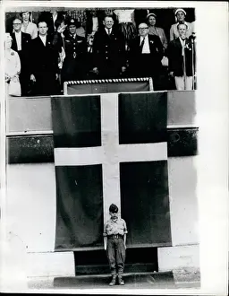 Frederica: Little boy on guard in front of King Frederick of Denmark