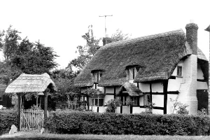 Comberton: Little Comberton, the Olde Thatched Cottage c1955