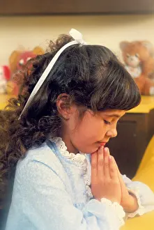 Tay001: Little girl praying bedside bedtime