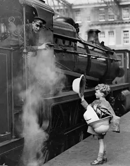 Topee: Little holiday maker in Waterloo Station