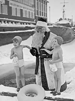 Onega: Little twin winter swimmers, 1966