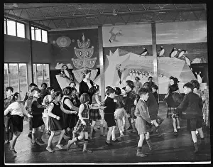 Sarah Lasenby: LIVELY CLASSROOM 1951